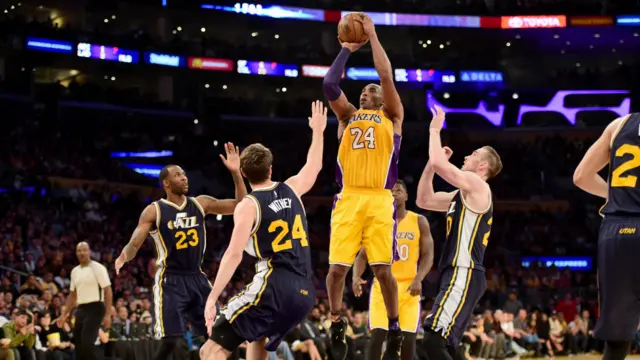 NBA球星精彩扣篮